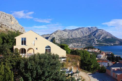 Duce Apartment | Convenient Apartments with Parking in Duce, Omis