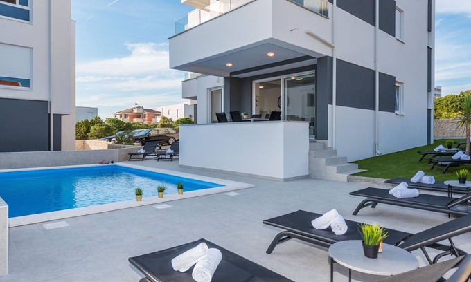 Novalja House | Relaxing Ocean View Apartments with Pool for 12 Guests