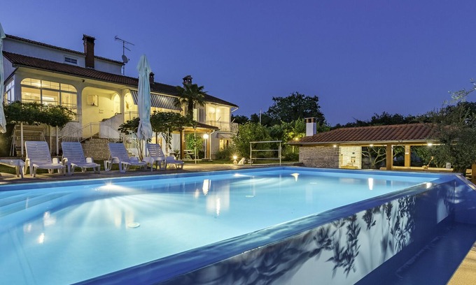 Tinjan Apartment | Perfect Apartments with Pools & a Large Garden Oasis