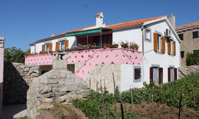 Sveti Jakov Apartment | Comfortable Apartments with WiFi in Stivan, Cres