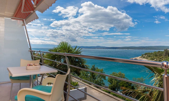 Klanfari Apartment | Oceanfront Apartments Zorica in Dramalj with Breakfast