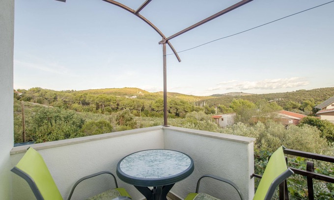 Maslinica Apartment | Oceanfront Apartments Zdenko in Maslinica - 9.2/10 Rating