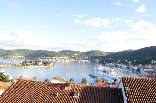 Cove Rogacic Apartment | Discover Comfort at Apartments Zora - Rated 8.7/10