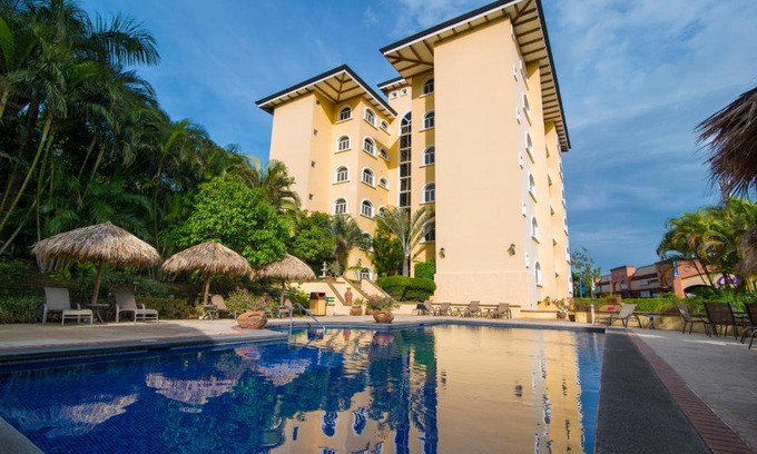 Escazu Hotel | Oceanfront Suites at Apartotel & Villas del Rio - 8.9/10
