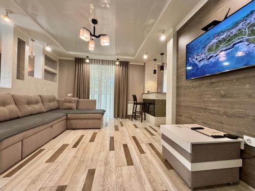 Sukhinovka Apartment | Pet-Friendly Retreat with Panoramic Balcony Near Park