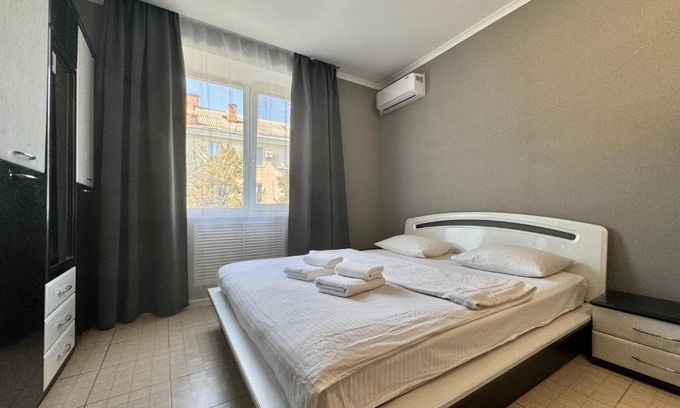 Sukhinovka Apartment | Stylish ApartPoltava: High Ceilings & Pet-Friendly Comfort