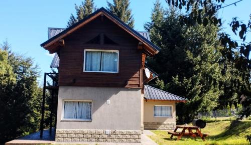 Lago Puelo House | Discover Aparts Chalet Alquimia: Family-Friendly Retreat