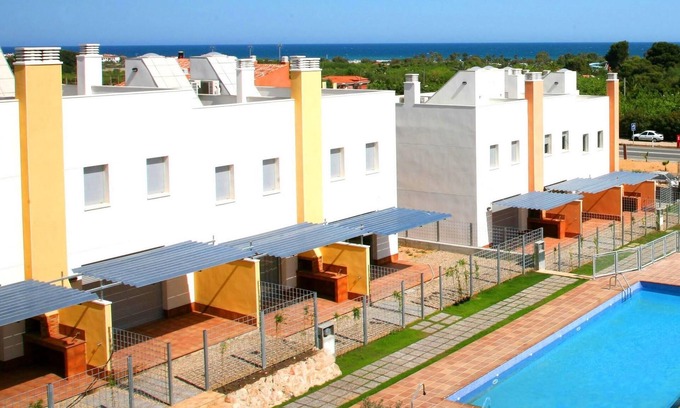 Creixell Apartment | APcostas Via Augusta: Family-Friendly Retreat with Pool