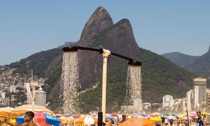 Copacabana Apartment | Prime Location: Steps from the Beach and Metro Access