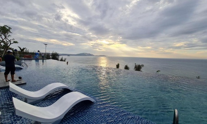 Suoi Nuoc Beach Apartment | Relax at APEC Mui Ne with Private Beach & Ocean Views