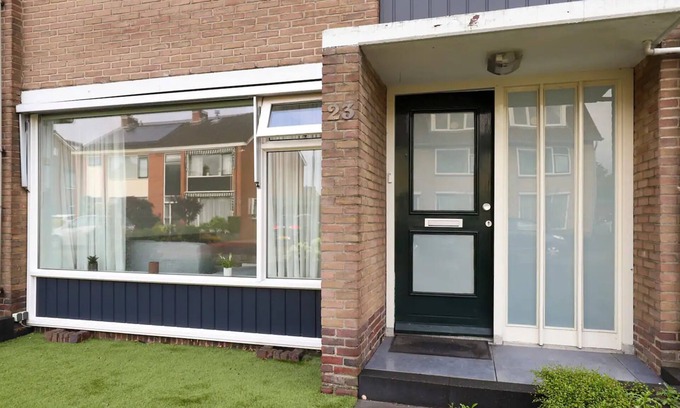 Apeldoorn Zuid House | Family-Friendly Apeldoorn Home with 4 Bedrooms & Breakfast