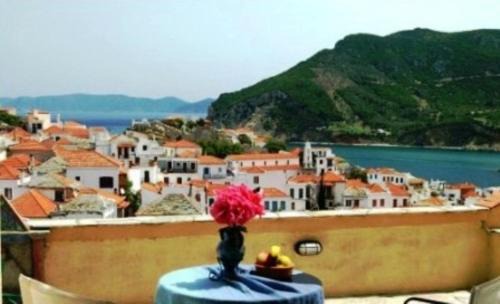 Skopelos Hotel | Family-Friendly Aperanto Galazio with Top Guest Ratings