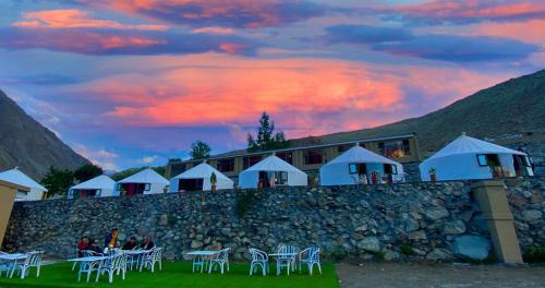 Hunza Hotel | Pet-Friendly APEX Hotels and Resorts Leyurt Hussaini Escape