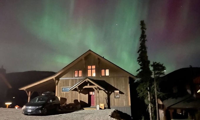 Okanagan-Similkameen Ski Chalet | Apex Mountain - Boards 'n' Blades Chalet