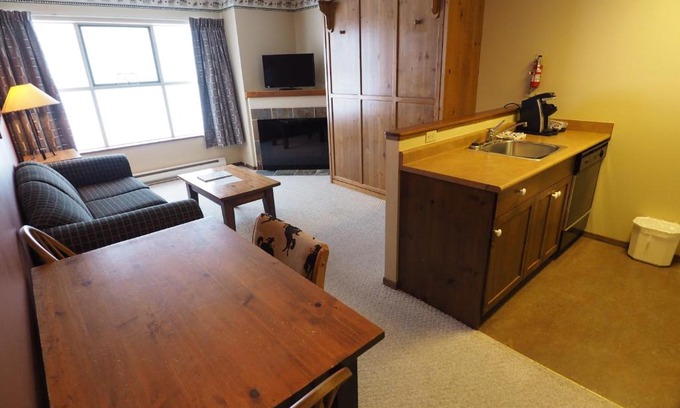 Okanagan-Similkameen Apartment | Pet-Friendly Apex Mountain Inn Suite for Memorable Stays