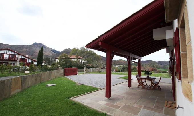 Sare House | Family-Friendly Gîte APEZAINEA in SARE with Kitchen