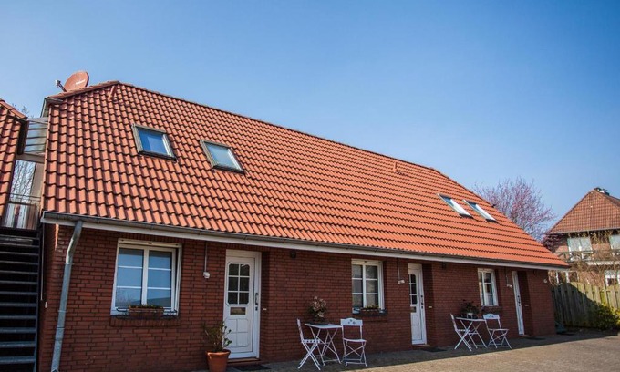 Ladekop House | Apfelhof Wegener Elstar: Pet-Friendly Oceanfront Retreat