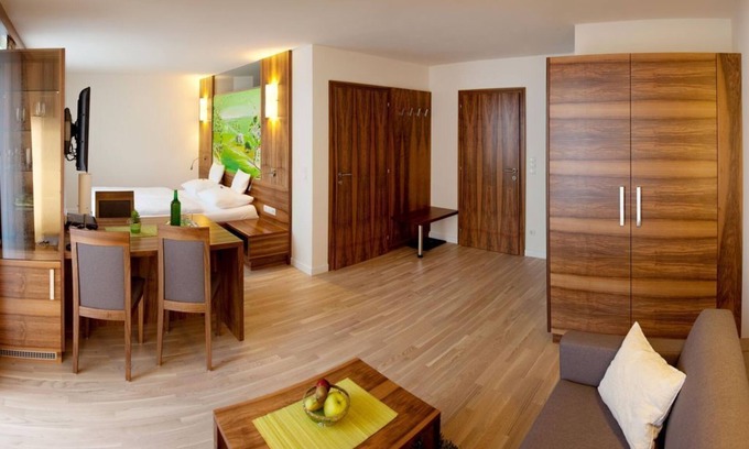 Bad Waltersdorf House | Unwind at Apfelsuite: Half-Board Bliss at Teuschler-Mogg