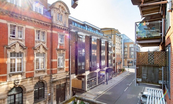 Southampton City Centre Apartment | Experience Aphrodite Apartment: A Family-Friendly Escape