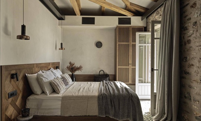 South Pelion House | Experience the Aphrodite Suite with Pool & Spa Amenities