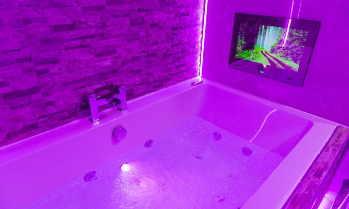 Bradford Apartment | Experience Aphrodite Suites: Impressive Double Suite with JET BATH