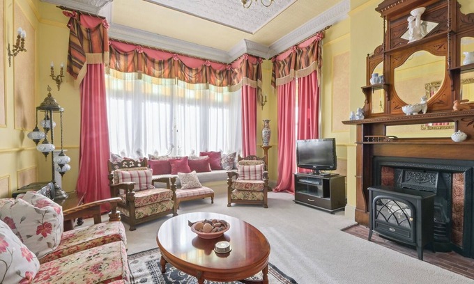 Launceston CBD Cottage | Romantic Escape at Aphrodite's: Family-Friendly Retreat
