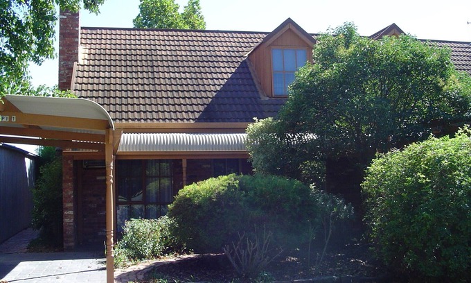 Moama Apartment | Discover 8 Berry St Moama: Family-Friendly Retreat with Pool