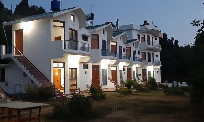 Amritpur Hotel | Budget-Friendly Getaway at Apical Resort with Family Amenities