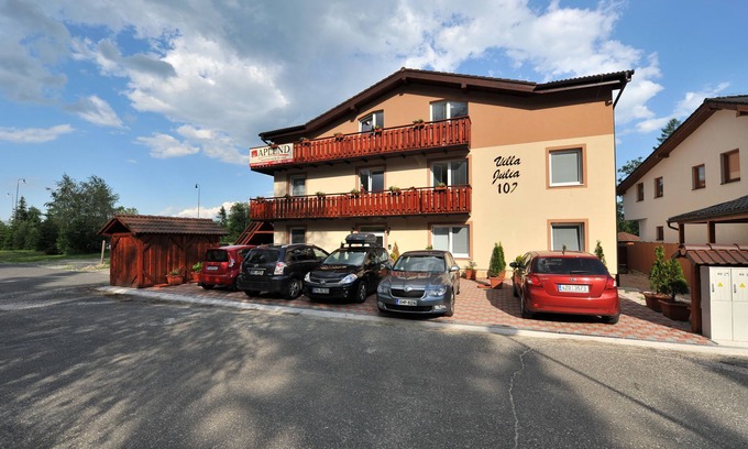 Tatranska Lomnica Villa | Comfortable APLEND Bed & Breakfast Júlia with Family Amenities