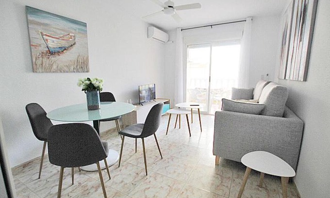 El Moncayo Apartment | Cozy APN Apartamento Playa de Guardamar - Pet Friendly Stay