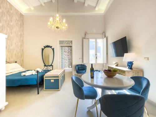 Ortigia Apartment | Welcoming Apollo & Artemide Suite: Ideal for Families