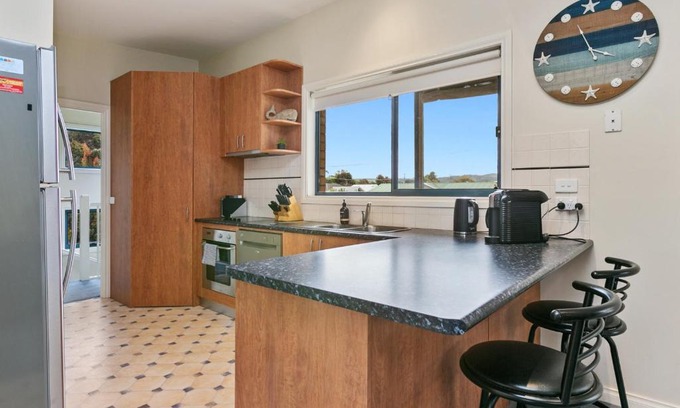 Apollo Bay House | Cozy Apollo Bay Hideaway - Steps from the Beach