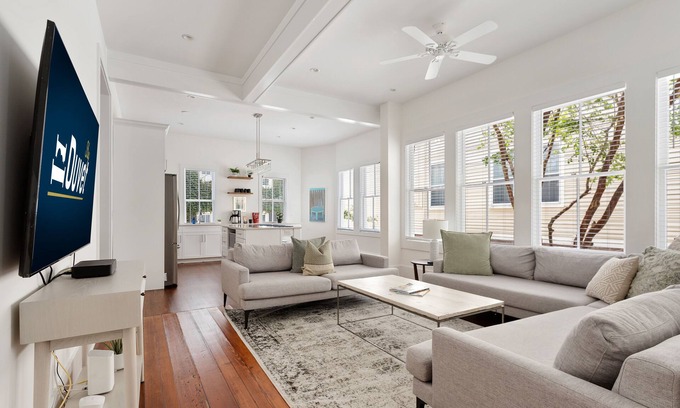 Downtown Charleston Apartment | Spacious Apollo: Family-Friendly 4 Bedroom Home Near King