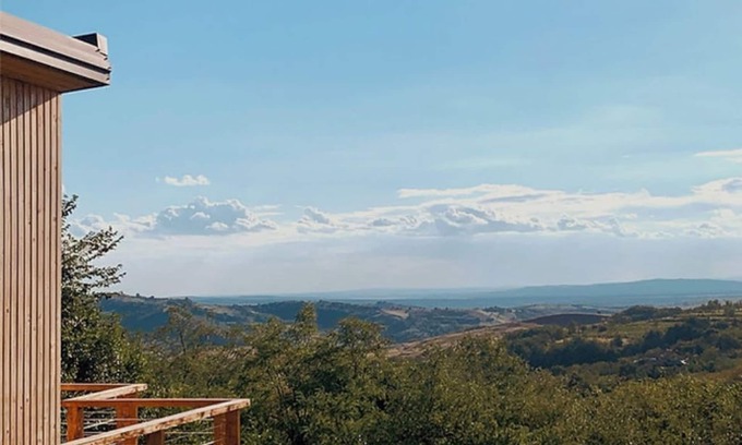 Ceptura Apartment | Cozy Apollo - One Bedroom Studio for Family Getaways