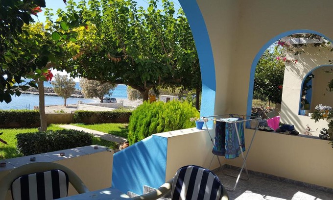 Fragkokastello Apartment | Explore Apolloneia Apartments with Oceanfront Views