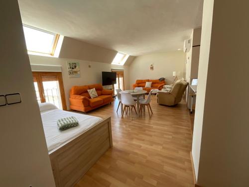 Villacarrillo House | Exceptional Aposentos AOVE: Family-Friendly Retreat