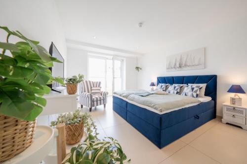 Dranske Apartment | Relax and Unwind at Apartment 14 with Oceanfront Views