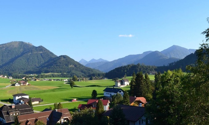 Faistenau Bed & Breakfast | Inviting App. 2 - Apartments Alpenblick with Breakfast & Kitchen