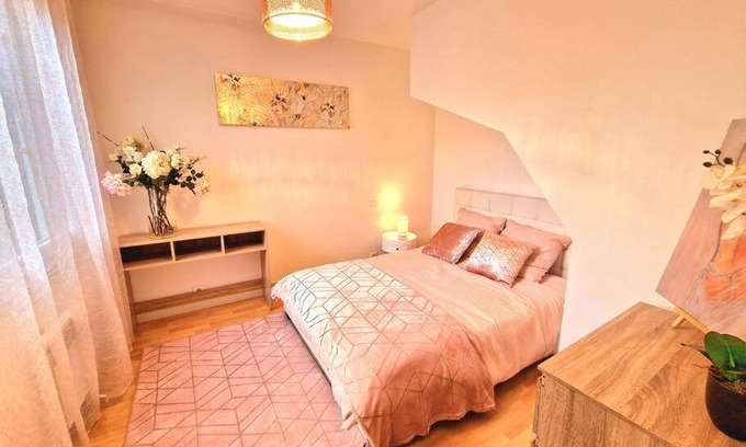 Evreux Apartment | Cozy App 5 - T3 Hyper Centre: Pet Friendly & Close to Gare