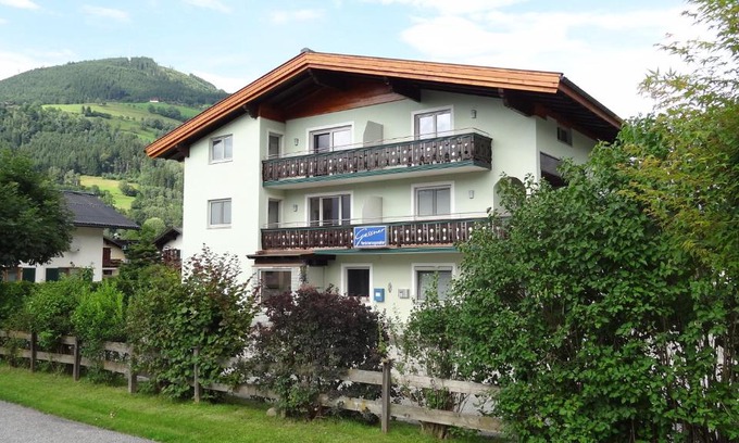 Bruck an der Grossglocknerstrasse House | Discover Appartements Gassner: Family-Friendly Getaway