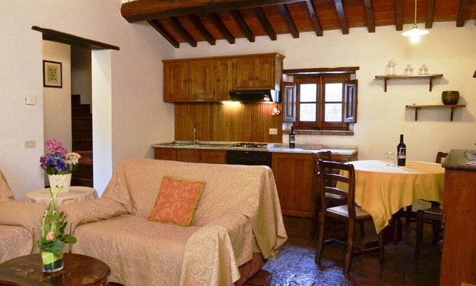 San Pietro a Cegliolo Apartment | Discover APP. GERANIO: Scenic Farmhouse with Pool Near Cortona