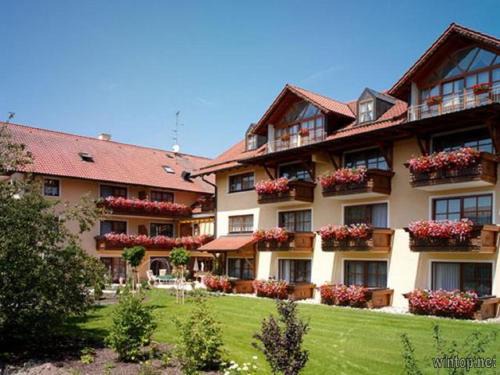 Bad Fuessing Apartment | Family-Friendly Retreat at App.-Haus Holmernhof II
