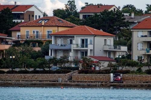 Silo Apartment | Oceanfront App Marin: Guest Rated 9.8, Perfect for Families
