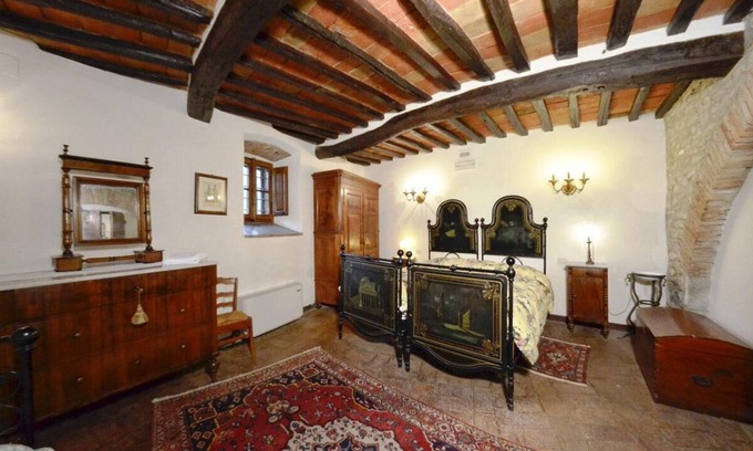 San Pietro a Cegliolo Apartment | Beautiful Farmhouse with Pool Near Cortona, Pet-Friendly