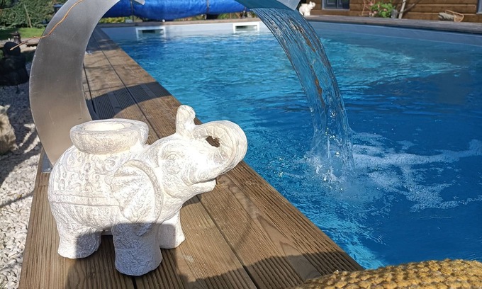 Saint-Saturnin-les-Avignon Apartment | Comfortable Apartment with Spa Option for Relaxing Getaways