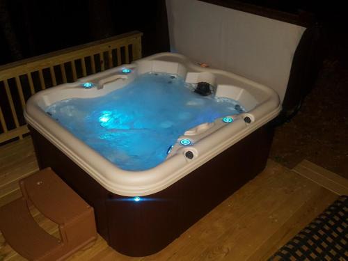 Ellijay House | Appalachian Cabin- Trout Stream Firepit Hot Tub