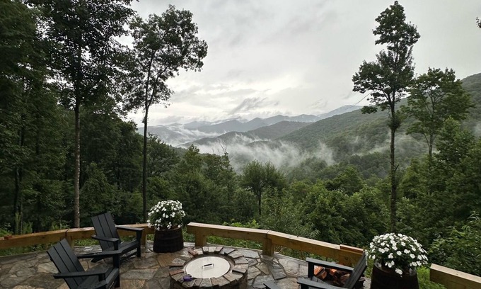 Barnardsville Cabin | Idyllic Appalachian Rainforest Oasis with Breathtaking Views
