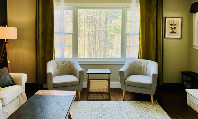Boone House | Comfortable Appaltree Bungalow: Family-Friendly Retreat