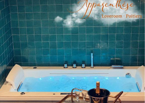 Poitiers Apartment | Indulge in Apparenthèse Love Room with Hot Tub & Sauna