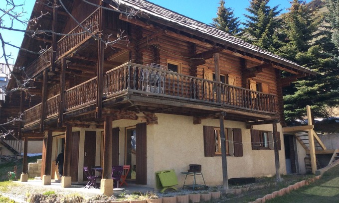 Molines-en-Queyras Apartment | Comfortable 3-Bedroom Apartment with Lake Views & Pool